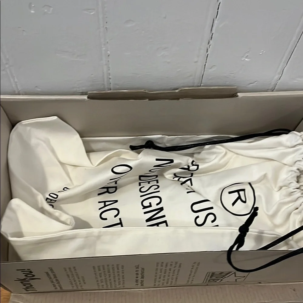 Golden Goose Black and White Sneakers - Picture 3 of 7